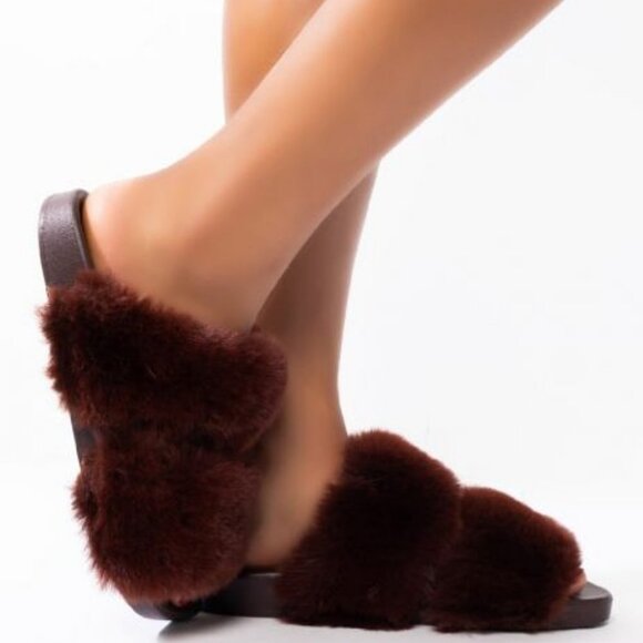 AZALEA WANG LET'S STAY IN FLAT SANDAL IN BROWN ( BRAND NEW !!! ) - Picture 3 of 10